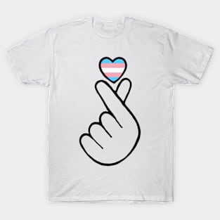 heart fingers - trans T-Shirt